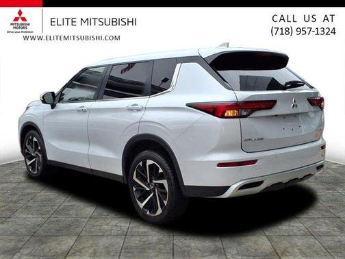 2023 Mitsubishi Outlander SE