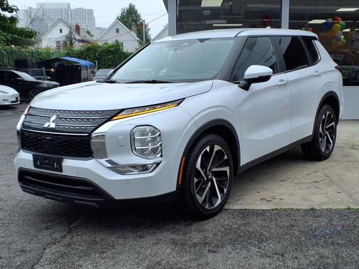 2023 Mitsubishi Outlander SE