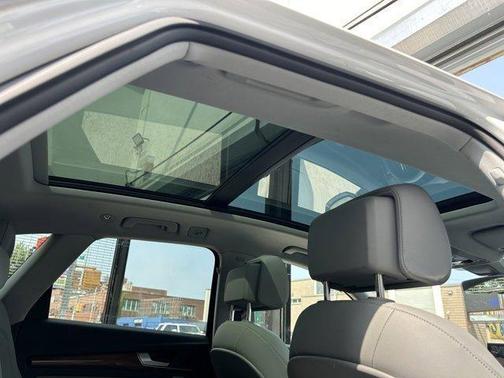 2022 Audi Q5 45 S line Premium Plus