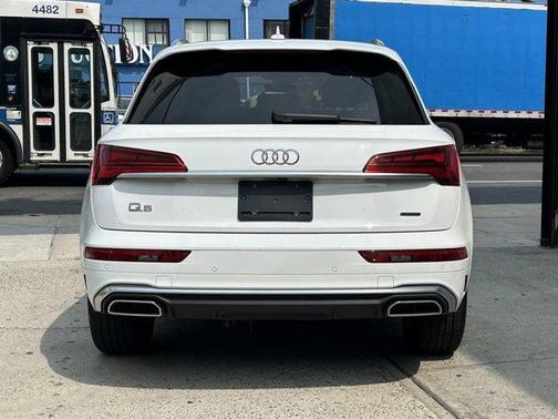 2022 Audi Q5 45 S line Premium Plus