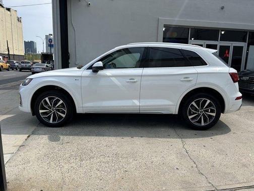 2022 Audi Q5 45 S line Premium Plus