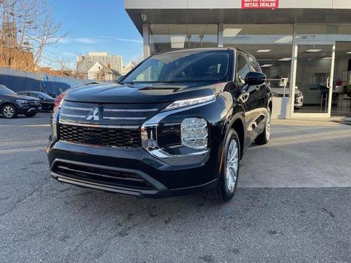 2025 Mitsubishi Outlander ES
