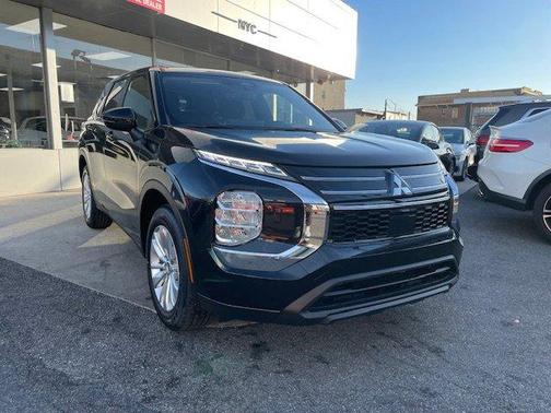 2025 Mitsubishi Outlander ES