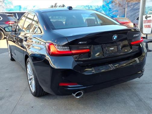 2023 BMW 330 i xDrive