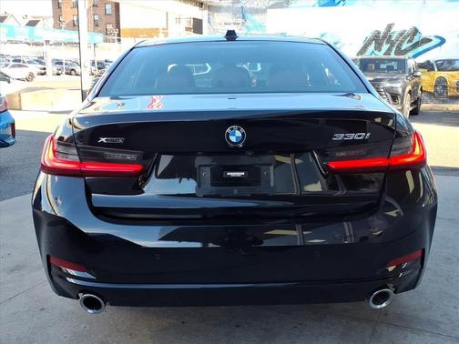 2023 BMW 330 i xDrive
