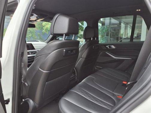 2022 BMW X5 M50i