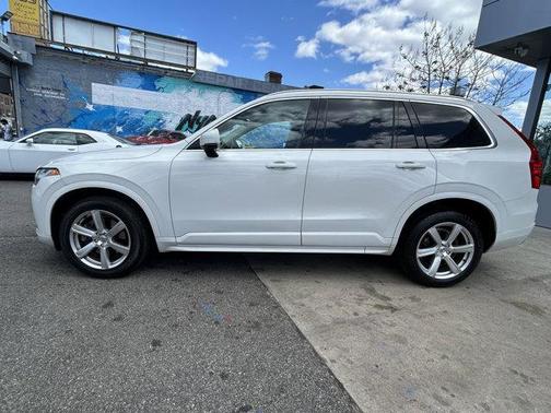 2021 Volvo XC90 T5 Momentum 7 Passenger