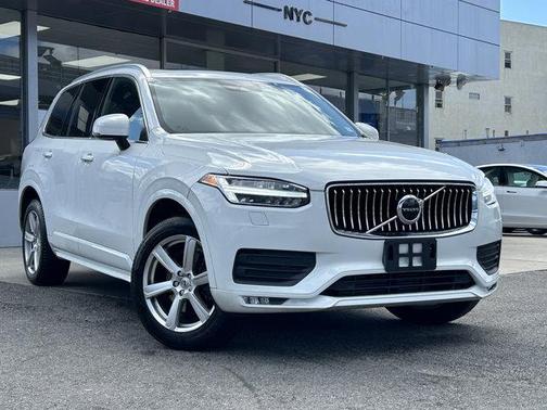 2021 Volvo XC90 T5 Momentum 7 Passenger