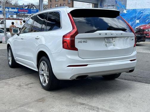 2021 Volvo XC90 T5 Momentum 7 Passenger