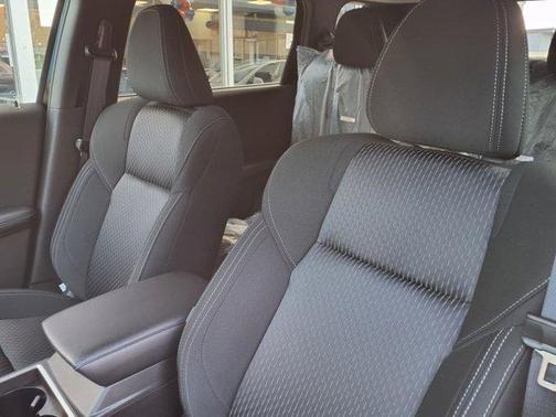 2025 Mitsubishi Outlander ES