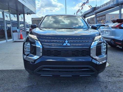 2025 Mitsubishi Outlander ES