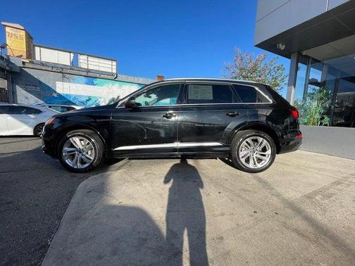 2022 Audi Q7 55 Premium Plus