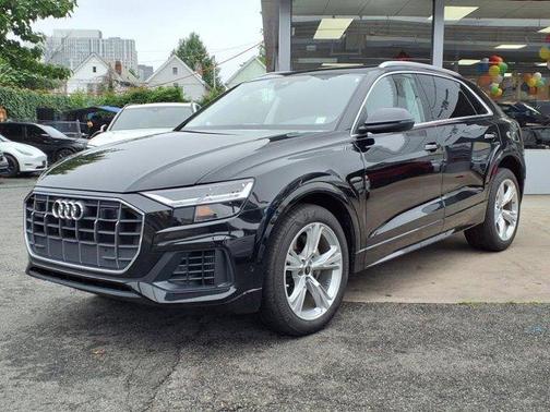 2022 Audi Q8 55 Premium Plus
