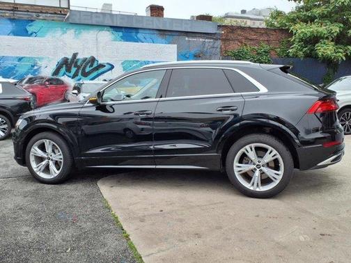 2022 Audi Q8 55 Premium Plus