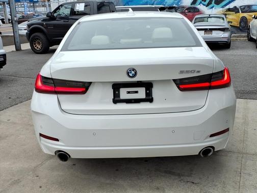 2024 BMW 330e 330e