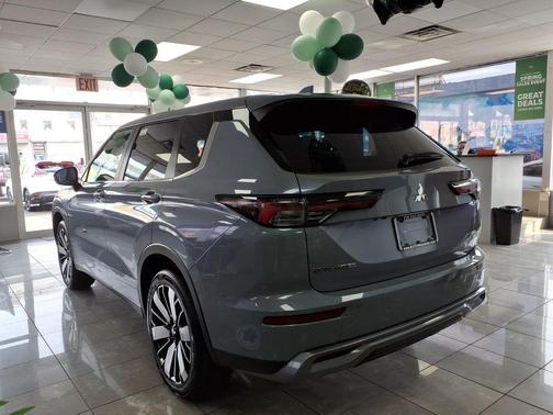 Gray 2026 Mitsubishi Outlander SE