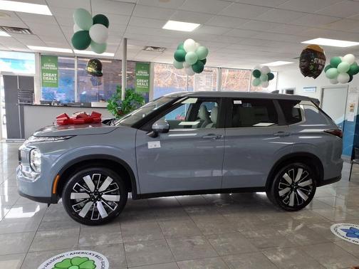 Gray 2026 Mitsubishi Outlander SE