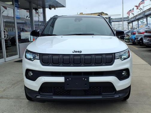 Bright White Clearcoat 2022 Jeep Compass Altitude