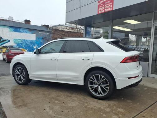 2021 Audi Q8 55 Premium