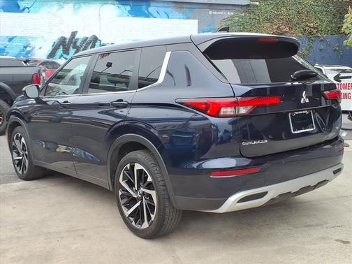 2022 Mitsubishi Outlander SE