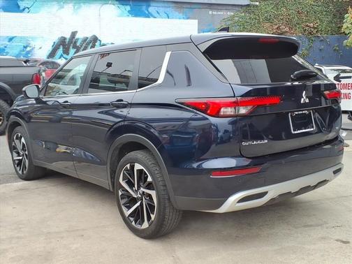2022 Mitsubishi Outlander SE