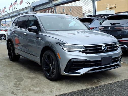 Pyrite Silver Metallic 2023 Volkswagen Tiguan 2.0T SE R-Line Black