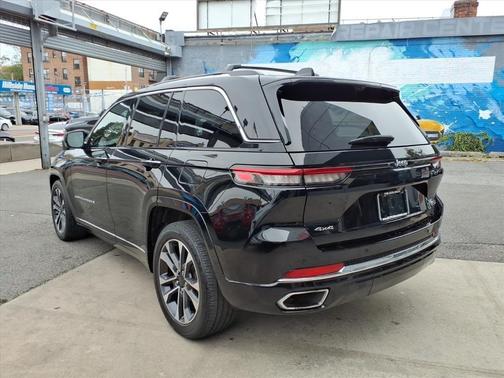 2022 Jeep Grand Cherokee Overland
