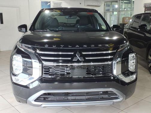 2026 Mitsubishi Outlander LE