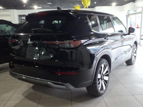 2026 Mitsubishi Outlander LE