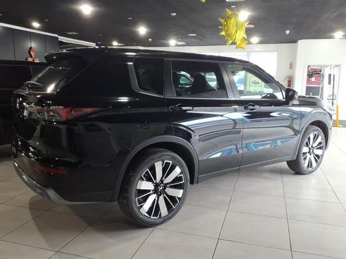 2026 Mitsubishi Outlander LE