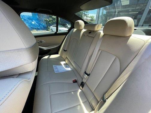 2021 BMW 330 i xDrive