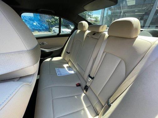 2021 BMW 330 i xDrive