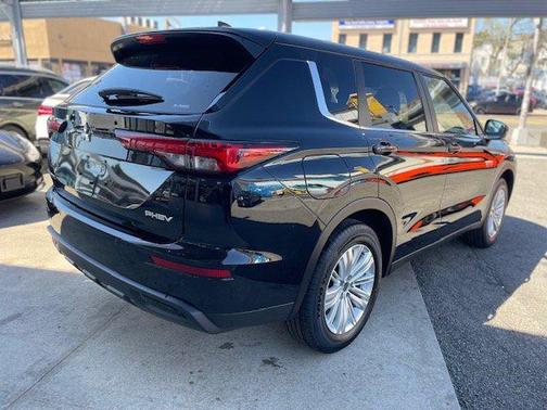 2025 Mitsubishi Outlander ES