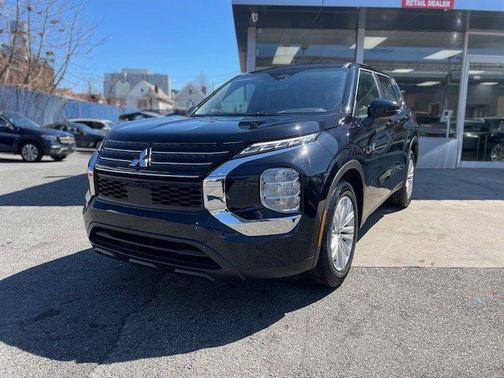 2025 Mitsubishi Outlander ES
