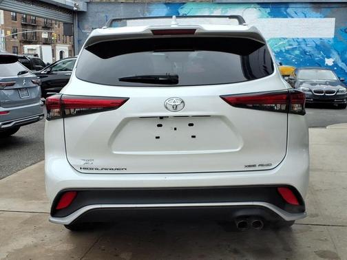 Pearl 2023 Toyota Highlander XSE