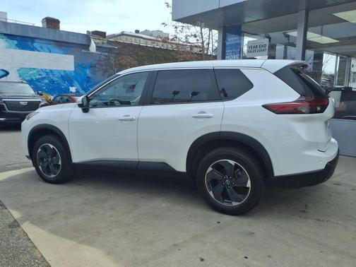 White Pearl 2025 Nissan Rogue SV
