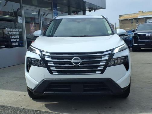 White Pearl 2025 Nissan Rogue SV