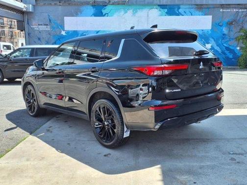 2023 Mitsubishi Outlander SE Black Edition