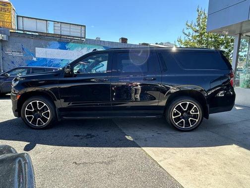 2023 Chevrolet Suburban RST