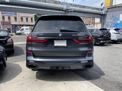 2021 BMW X7 M50i