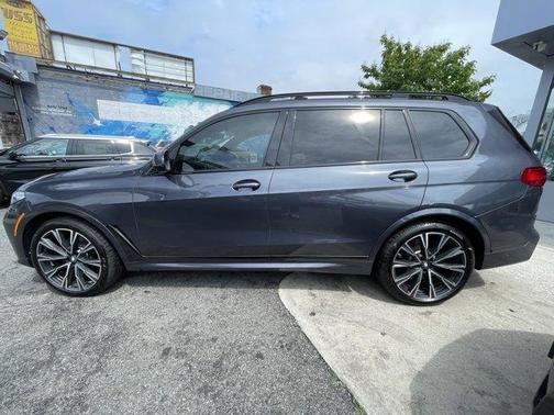 2021 BMW X7 M50i