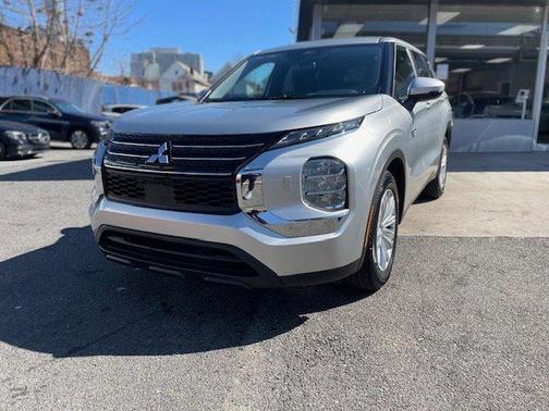2025 Mitsubishi Outlander ES
