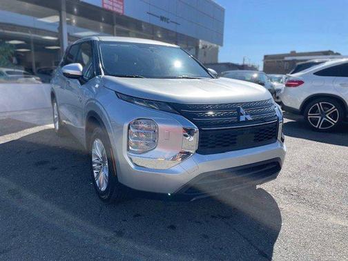 2025 Mitsubishi Outlander ES
