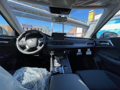 2025 Mitsubishi Outlander ES