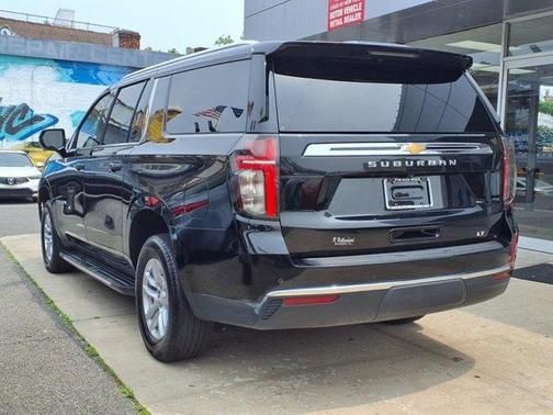 2023 Chevrolet Suburban LT