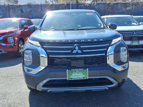 Gray 2026 Mitsubishi Outlander SE