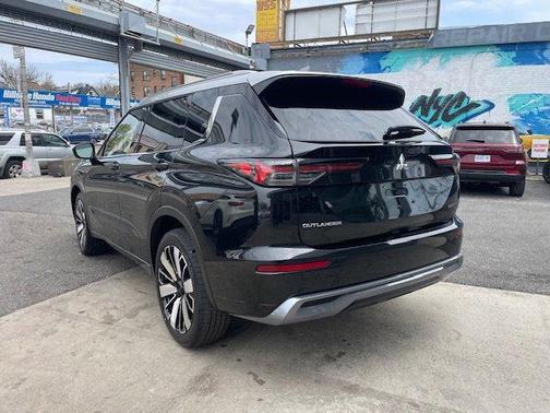 2025 Mitsubishi Outlander Platinum Edition