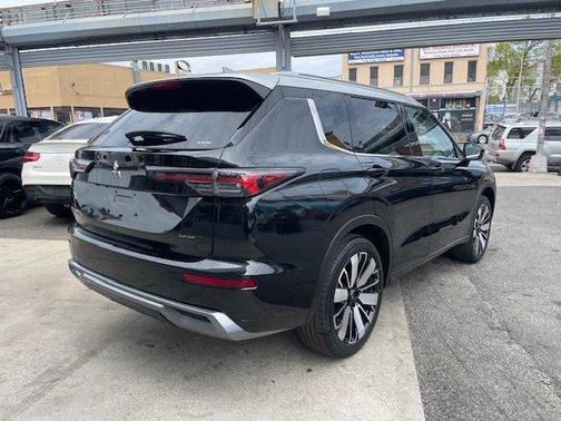 2025 Mitsubishi Outlander Platinum Edition