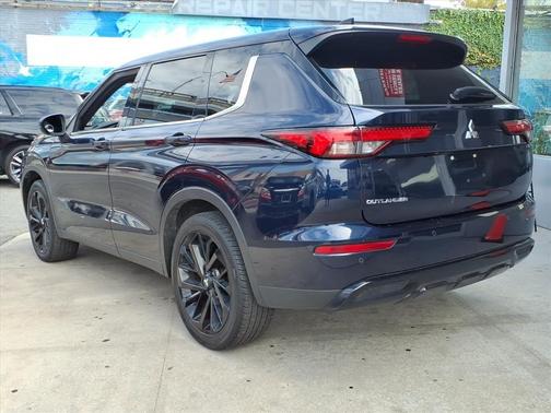 2022 Mitsubishi Outlander Black Edition