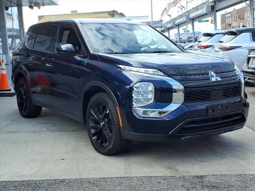 2022 Mitsubishi Outlander Black Edition